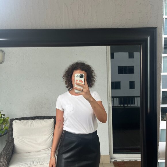 Aritzia Wilfred vegan leather mini skirt - Picture 5 of 5